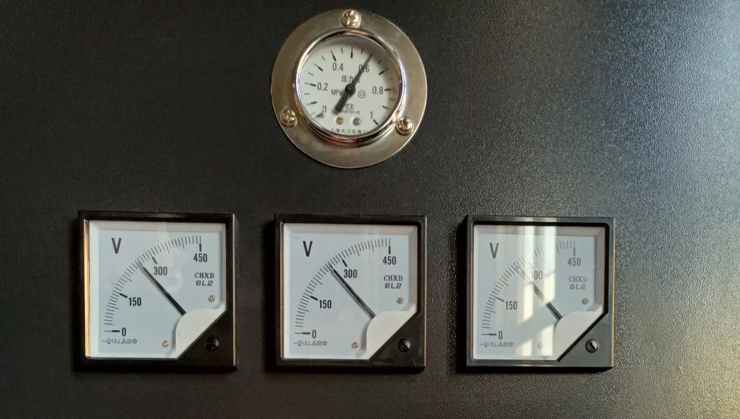 Ejon YZ1300SS Металлическая плитка с режущей ржавчиной с 47 кВт общей мощностью