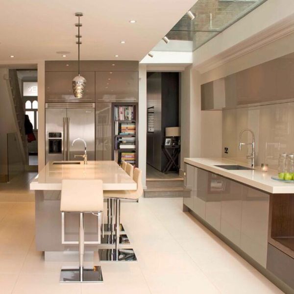 Modular Kitchen Cabinet with Quartz Stone Countertop and Lacquer Plywood Glossy Finish