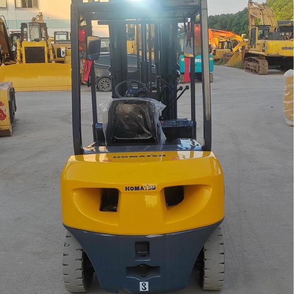 Komatsu FD30 Forklift 3 Ton Diesel Forklift Used Automatic Lifting Machine Second Hand