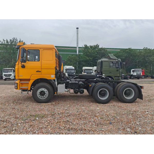 Left Hand Driving 10 Tires Shacman Tractor Truck With 400L Aluminum Tanker