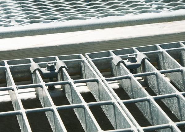 30 X 3 M Galvanised Grating Clips , 5mm / 6mm Bearing Bar Saddle Clip Fasteners