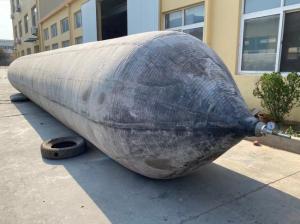 O barco do tipo de Shunhang que levanta as bolsas a ar de borracha do navio dur