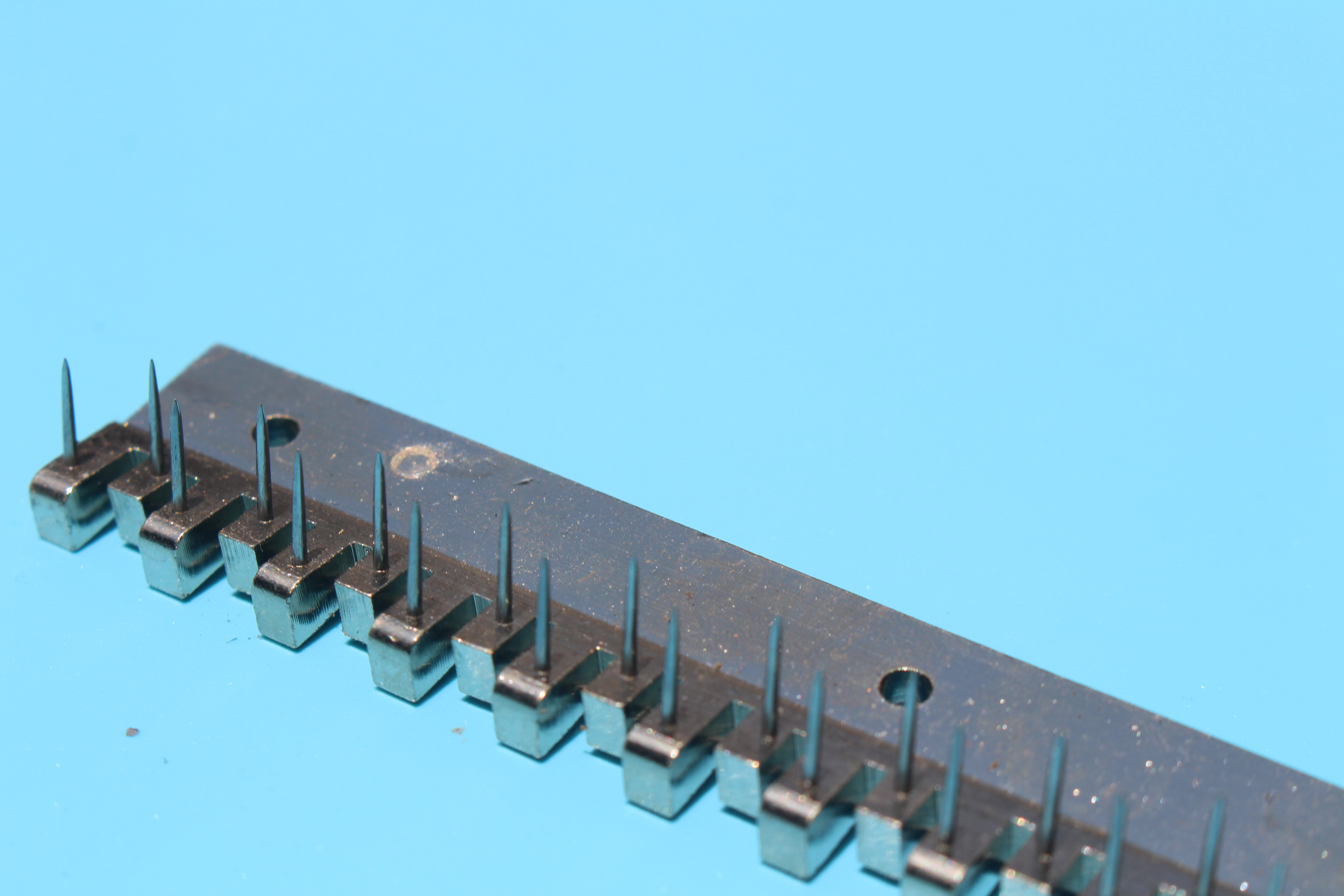 Доводочный станок плиты иглы Адвокатуры Pin Monforts Stenter разделяет длину 25pins 115mm