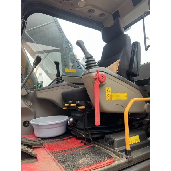 CE Heavy Equipment Used Second Hand Volvo Excavators 20T Ec 200 Volvo Machine Digger