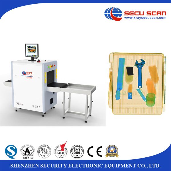 Ручной клад полиции и блок развертки рентгеновского снимка осмотра АТ5030К пакета