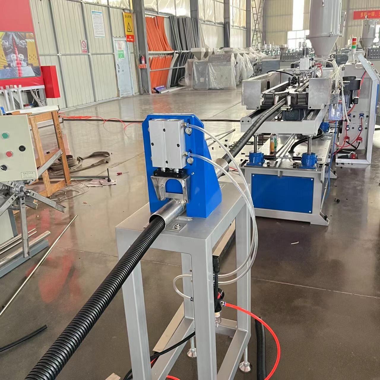 SGS HDPE трубная экструдерная машина, пластиковая одностенная гофрированная трубная линия
