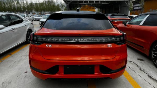 Hatchback Zeekr 001 You Edição 100 Kwh Cor Laranja com Z-Sport Produzido em 2024