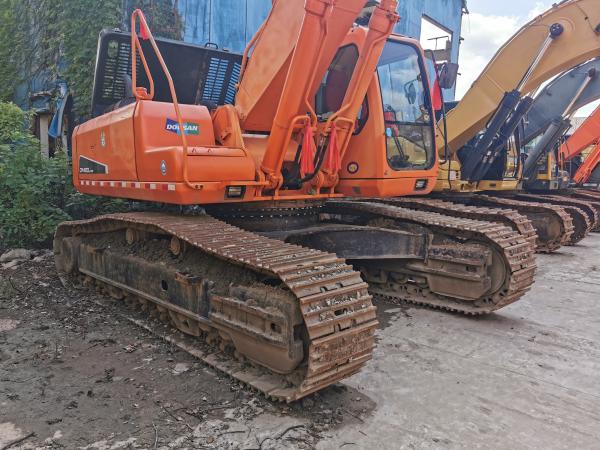 Excavadora usada Doosan DX420 com poucas horas de trabalho e cilindro hidráulico original