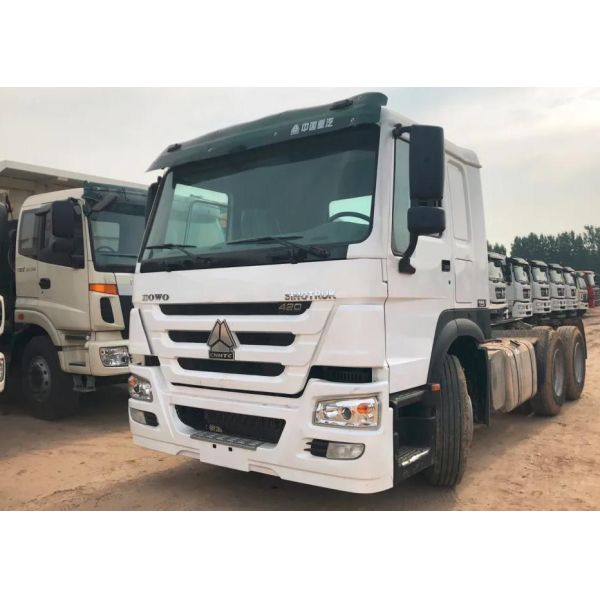 Sinotruk Used and Tractor Truck Tow Trailer 6*4 with Manual Transmission Type