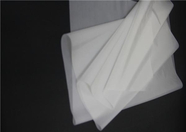Folhas adesivas do derretimento quente branco leitoso do filme de poliéster de Mylar para a matéria têxtil/poliéster