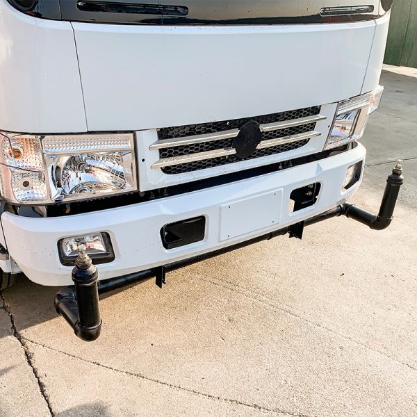 Camion de 4*2 5000 litres à jet d'eau bon marché avec conducteur à droite et moniteur diesel