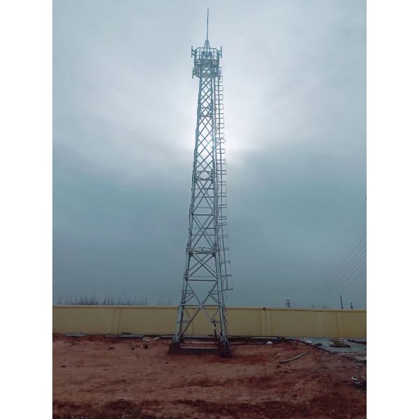 Клетка телекоммуникаций 4 шагающая Q345B возвышается гальванизированная стальная башня связи