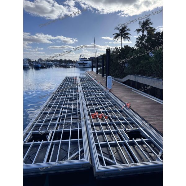 Easy Assembly UV and Saltwater Resistant Customizable Dimensions Aluminum Floating Dock for Marinas