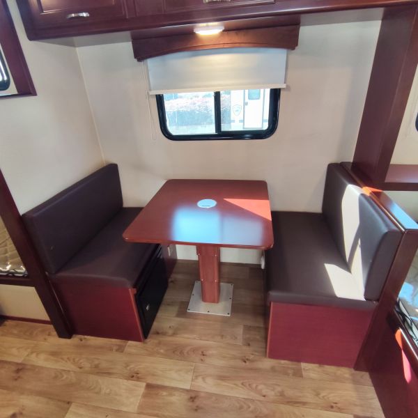 Портативный трейлер перемещения стеклоткани меняет тип софу топлива места карты туристов Rv стеклоткани