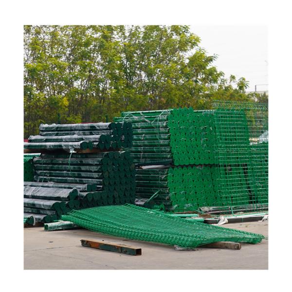 ECO-FRIENDLY Cercas de arame forjado revestidas de PVC de madeira tratadas por pressão e tratadas por calor