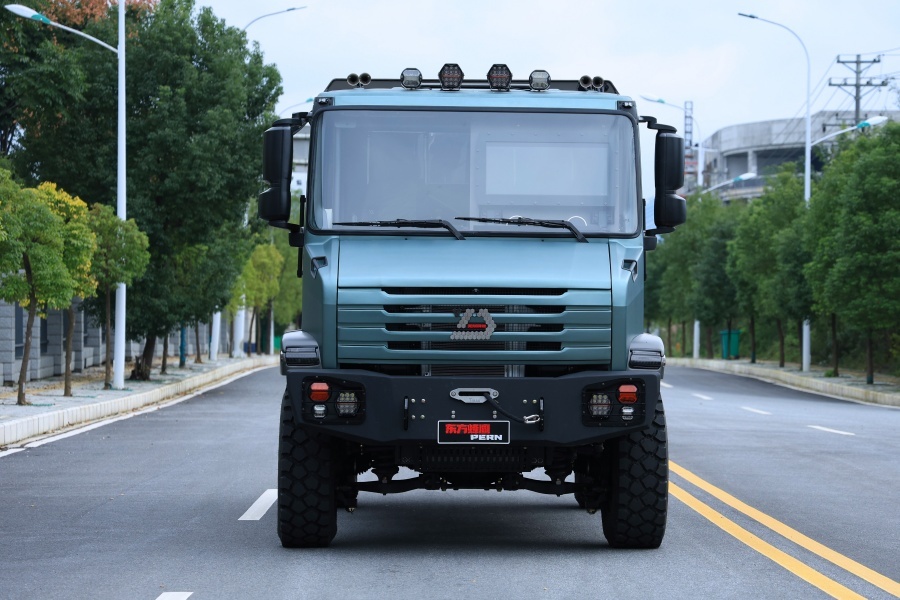 4x4 Off-Road Multi-purpose Square Cabin Personnel Carrier