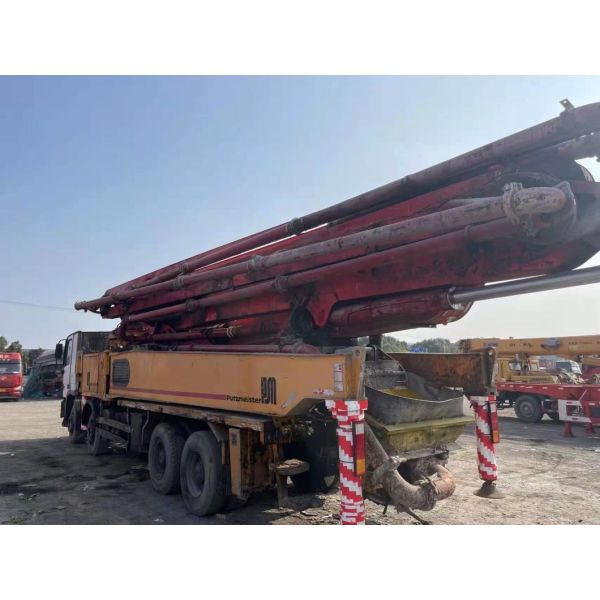 Red Beton Boom Pump Putzmeister 56 Meter Second Hand for Big Construction Projects