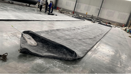 Плавучий надувный природный резиновый воздушный шар Доковое судно Запуск морских подушек безопасности