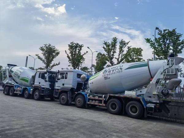 Energy Efficient Mobile Concrete Mixer Lorry 12cbm For Concrete Mixing 300-400HP