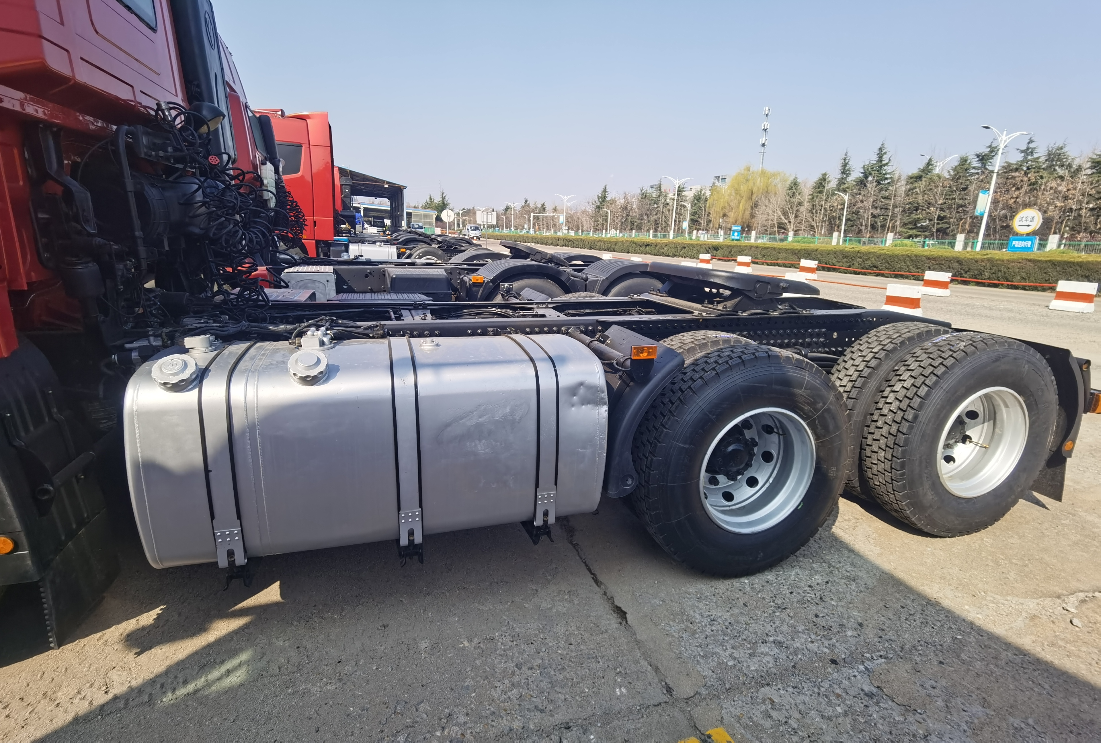 FOTON GTL 460‑Horsepower 6×4 Heavy‑Duty Tractor Head _ 40000kg Traction Long‑Haul Freight Tractor Unit _ Mining Construction Highway Transport Truck