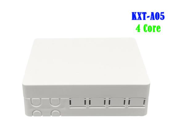 Fibra ótica do núcleo de FTTH 4 com a caixa terminal da distribuição dos adaptadores com 4 adaptadores