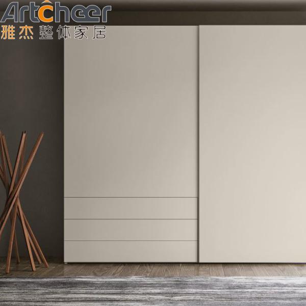 Melamina Finish Carcaça de madeira compensada Estilo minimalista italiano Portas deslizantes de armário para quarto