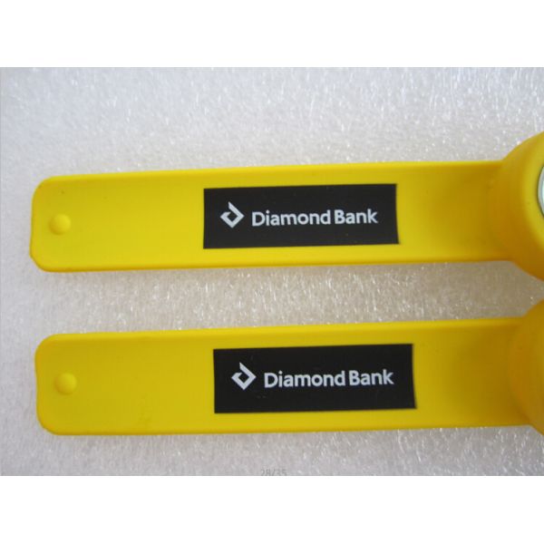 Cool Western Uion Gift Silicone Slap Watch Interchanable Face Children Watch In Yellow Band With Printing Logo