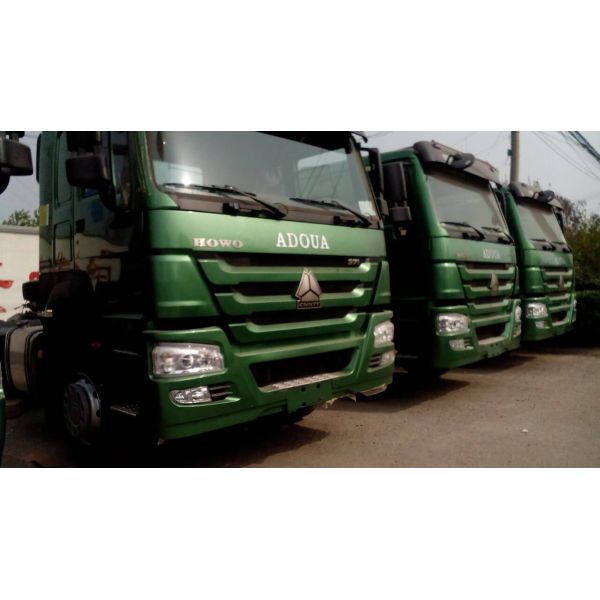 Sinotruk Howo 6X4 Bulk Cement Tank Truck dry mortar silo Bulk Dust powder material transportation vehicle camiones cisternas