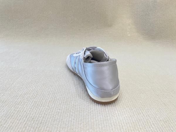 Flat Womens Satin Sneakers OEM Lace Up Running Shoes And Color Bars