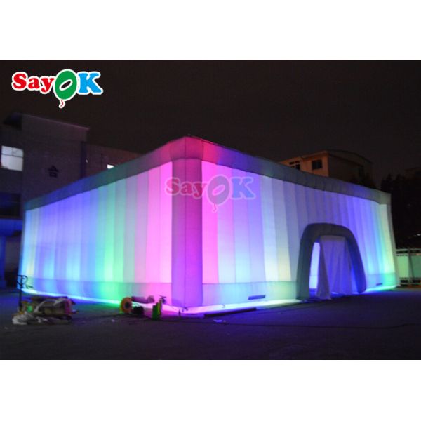 Шатры крупного плана воздуха ночного клуба партии события раздувных взрослых шатра куба на открытом воздухе