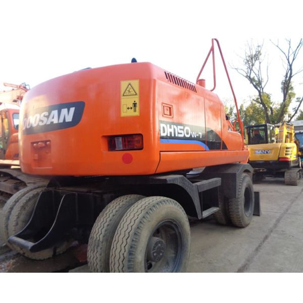 Used Doosan DH150W-7 Wheel Excavator in Dubai with 0.57m³ Bucket