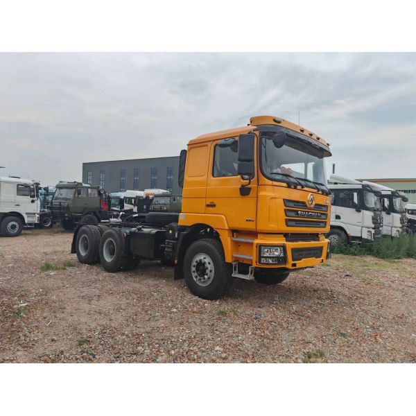 Left Hand Driving 10 Tires Shacman Tractor Truck With 400L Aluminum Tanker