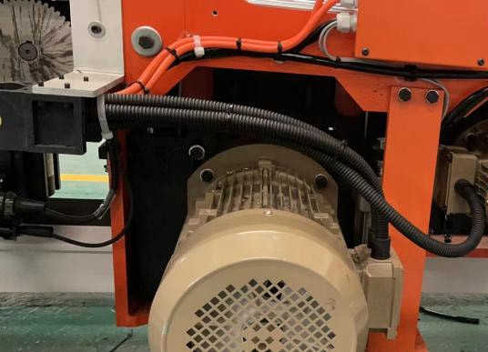 La poutre de commande numérique par ordinateur d'ordinateur automatique a vu panneau de machines ont vu qu'échangeant la coupe de poutre a vu