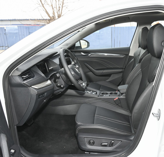 Хэтчбек газа места двери 5 компакта 5 варианта Skoda Octavia 2023 PRO TSI280 Shexiang