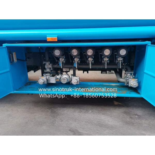 Тележка доставки 30 CBM топлива танка нефтехранилища нефти HOWO 8X4