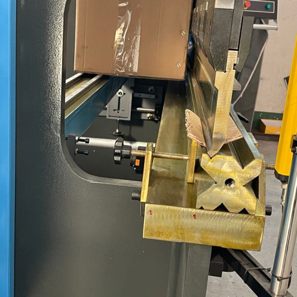 Hydraulic Torsion Bar Press Brake 100 Ton Pressure 5mm Sheet Metal Hydraulic Bending Machine