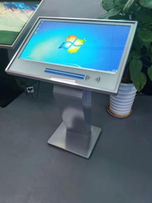 Quiosque interno do serviço do auto do tela táctil do suporte livre 43 polegadas com varredor de QR