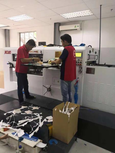 Machine de découpe automatique à matrices à décapage à la vitesse maximale de coupe 8500s/h,épaisseur de feuille: Carton ondulé: ≤ 4 mm Carton:0.1-3 mm