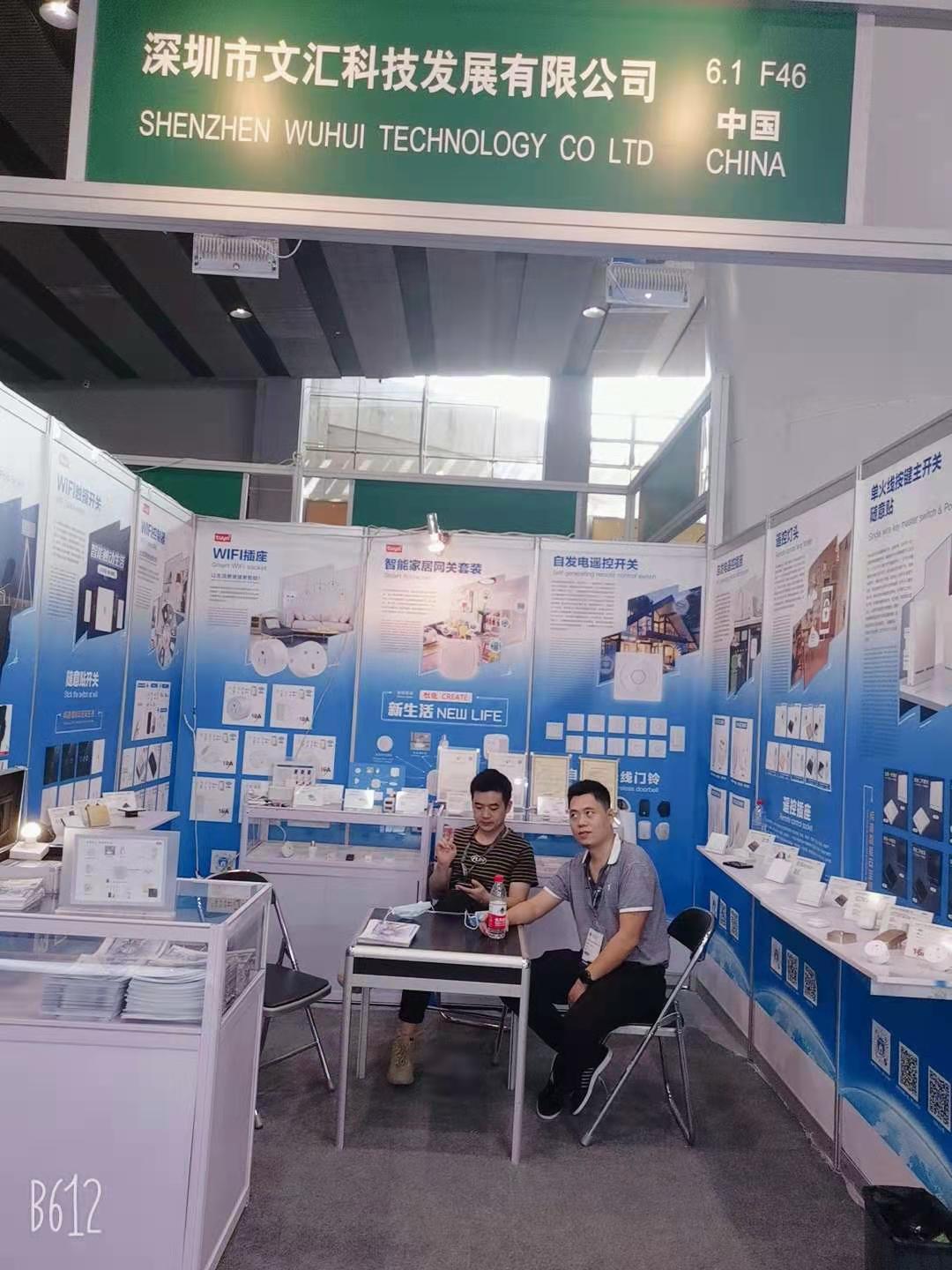 2 выход Tuya умного гнезда штепсельной вилки WIFI Pin Японии удаленный электрический