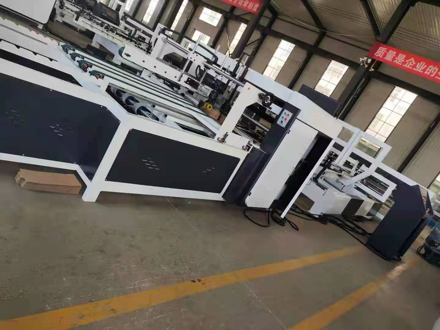 машина 12m*3m*1.5m автоматической рифленой коробки 8.6kw шить