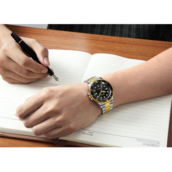 Наручные часы профессионального случая сплава цинка случайные с черной стороной