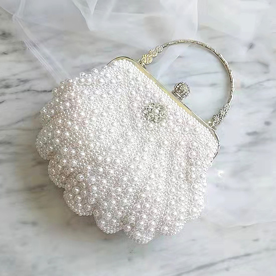 White Shell Shape Pearl Hand Bags Hand Woven For Women 22cm length 18cm height