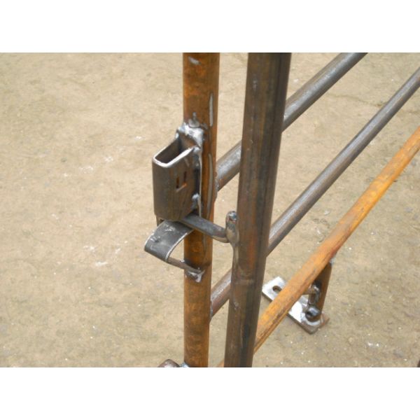 Galvanised Pig Breeding Equipment , Steel Frame Animal Sow Cage Anti Rust