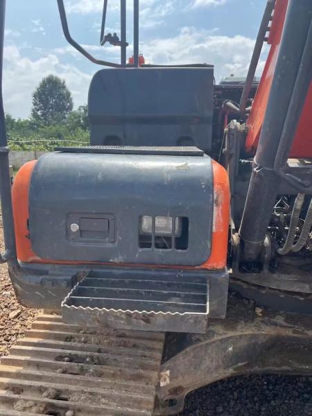 13000 KG Excavateur DOOSAN DX130 d'occasion et adapté à l'écrasement des excavateurs manuels usagés