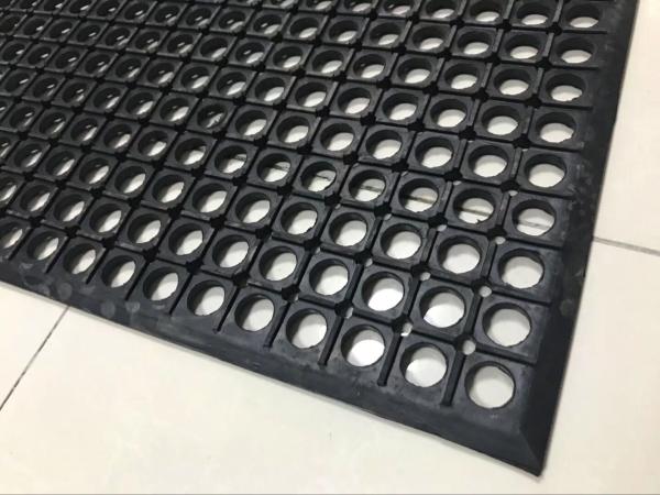 Rubber floor mat  Hotel kitchen rubber floor mat  Round hole rubber floor mat