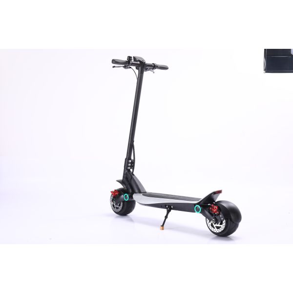 En la vespa eléctrica de moda de la venta con la batería y el motor de litio