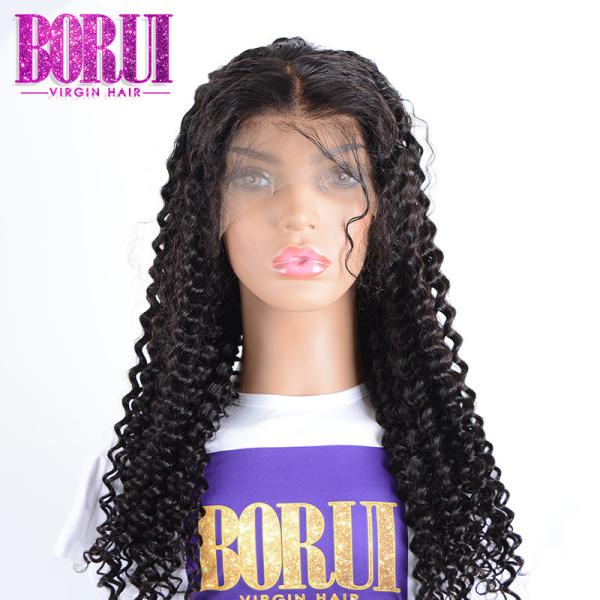 A peruca encaracolado profunda da parte dianteira do laço do cabelo brasileiro, forma a peruca natural do cabelo com cabelo do bebê