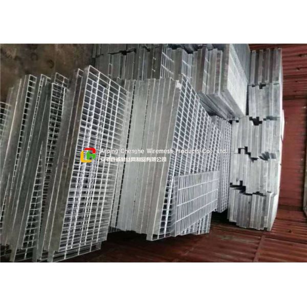 T1 / T2 Steel Stair Treads Grating Wear - Resistant Preventing Dirt Deposition