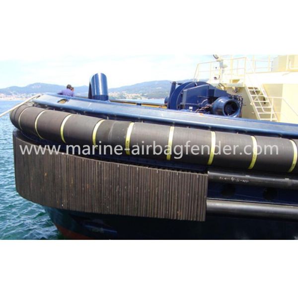 Tug cylindrical fenders
