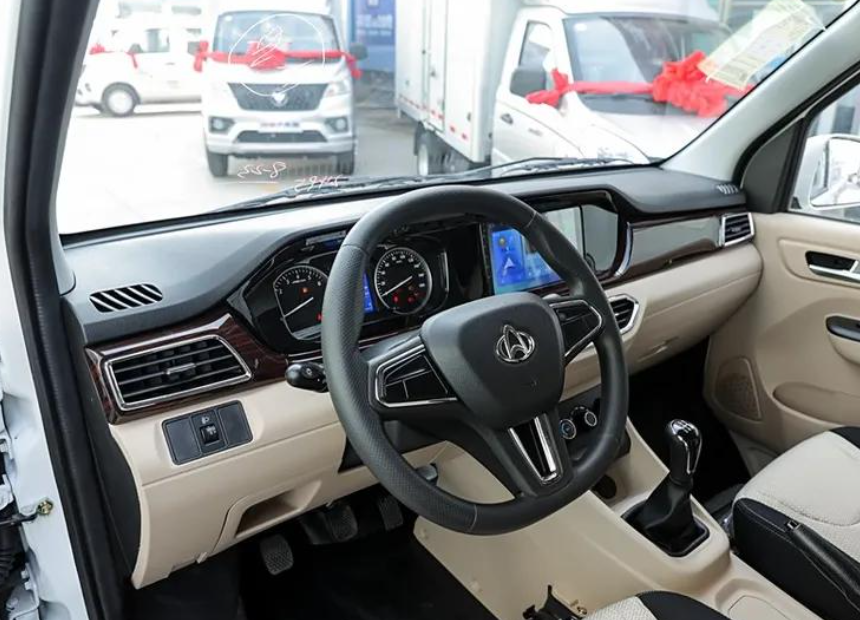 Changan Kuayue V7 Multi-Purpose Commercial Vehicle with 1.6L Gasoline Engine Flexible Interior Layout and Rear-Wheel Drive